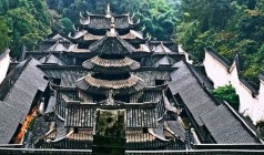 纯玩【轻奢恩施之约】宜昌、恩施大峡谷全景、狮子关、仙山贡水、西兰卡普、梭布垭石林、女儿城、龙麟宫双飞5日游