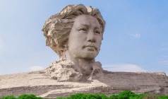 秋季【遇见湘西】长沙、韶山、张家界森林公园（袁家界、天子山、金鞭溪）、天门山（玻璃栈道、天门洞）、土司城、湘西苗寨、凤凰古城双飞6日游