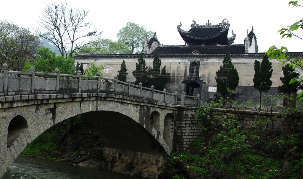 柳子庙柳子庙坐落在永州潇水之西的柳子街上,始建于北宋仁宗至和三年